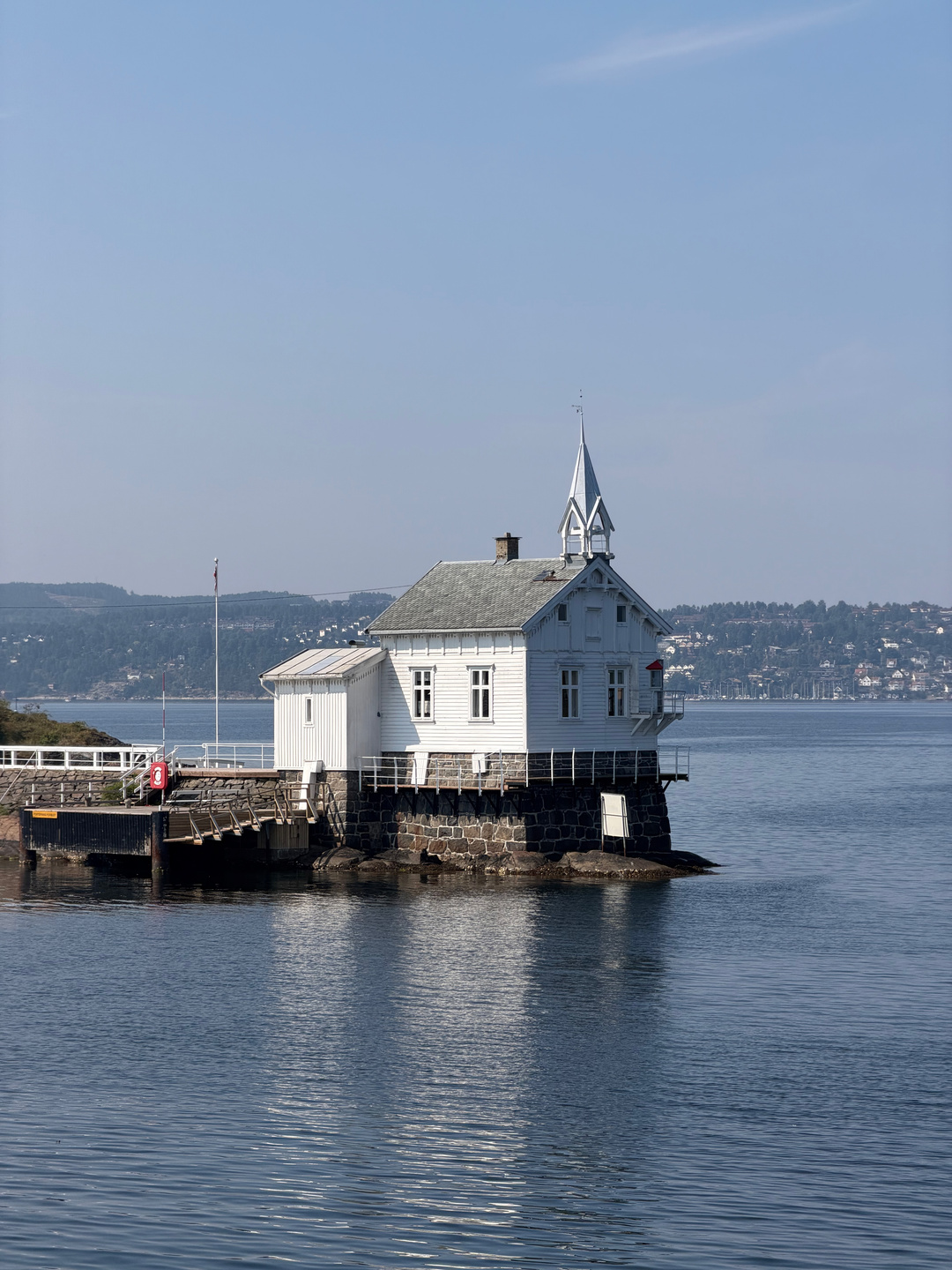 A famous lighthouse in the Oslo fjord
